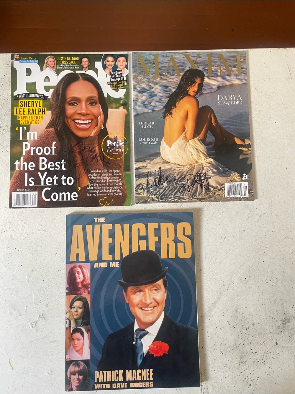 Autograph magazine lot